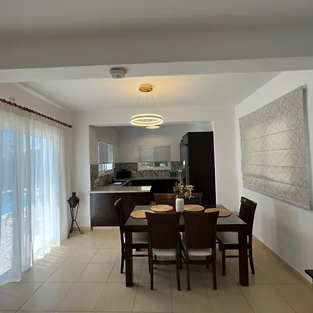 Tamara With Private Pool Peyia