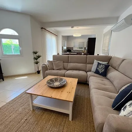 Tamara With Private Pool וילה